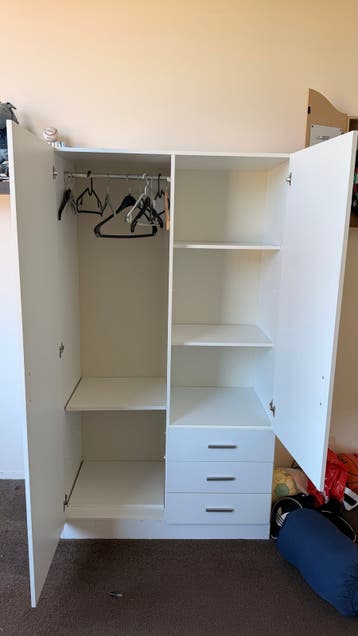 Gratis Kinderkast met extra planken - Zelf demonteren/afhale