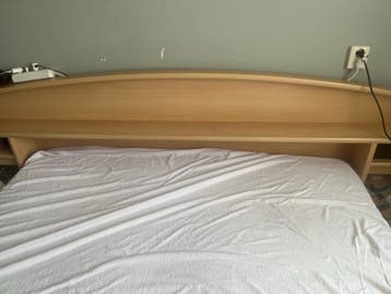 Twee persoon bed 160x200 met lattenbodems