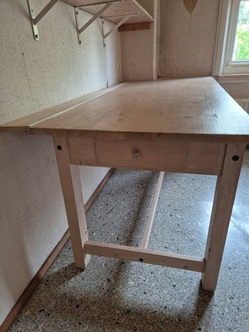 Stevige royale eettafel