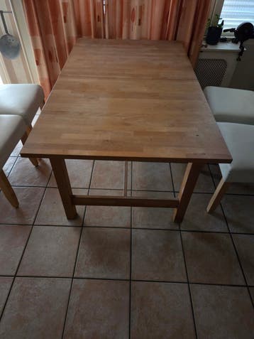 Uitschuifbare eettafel met gebruikerssporen