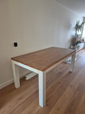 Eettafel met houten blad en witte poten (180x89,5x78,5 cm)