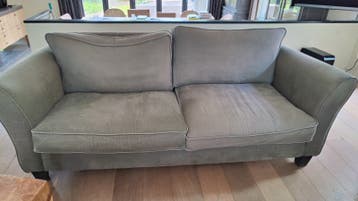Gratis grijze bank en 2 loveseats
