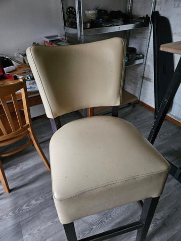 Gratis ophalen 2 barkrukken van Ikea