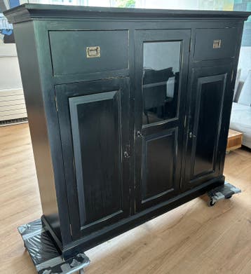 Gratis!!Zwarte buffetkast /keukenkast /servieskast/dressoir