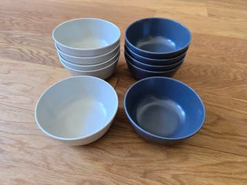 IKEA kommen, 5x zandkleur & 5x donkergrijs