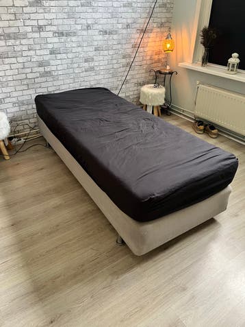 GRATIS: Eenpersoons boxspring bed
