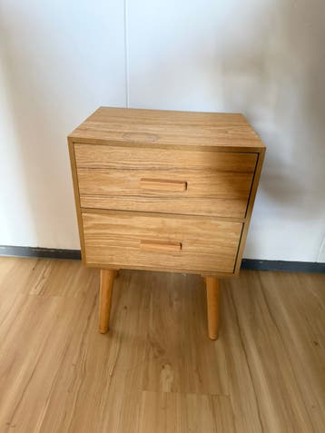 Houten nachtkastje GRATIS