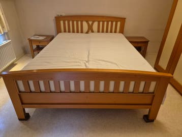 Slaapkamermeubels: bed, kast, nachtjastjes