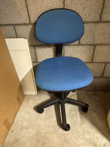 Blue Office Chair - Gratis