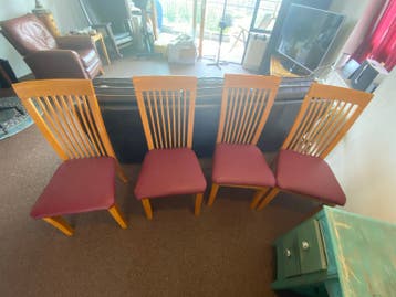 Set van 4 comfortabele eetkamerstoelen