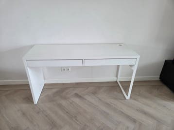Modern Wit Bureau met Lades en Kabeldoorvoer