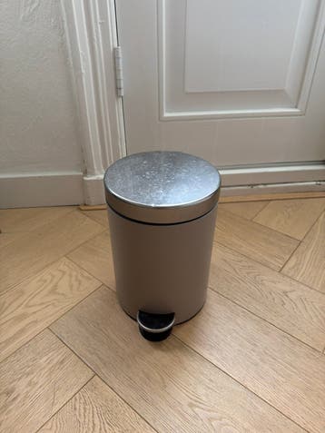 Stijlvolle pedaalemmer - taupe /Zilver