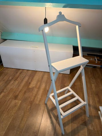 Gratis kledingrek / valet stand
