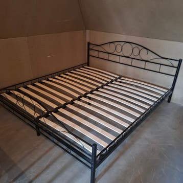 Gratis tweepersoonsbed 180x200cm wegens zolderverbouwing