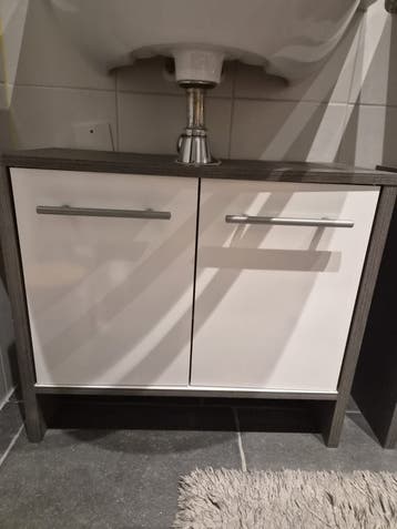 Badkamer kastje.