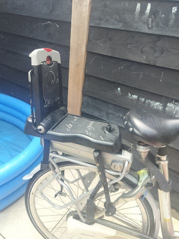 Fiets stoeltje met vaste voetsteunen en riem