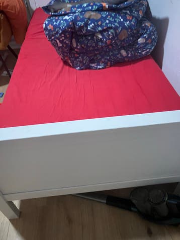 Eenpersoonsbed wit (exclusief toebehoren)