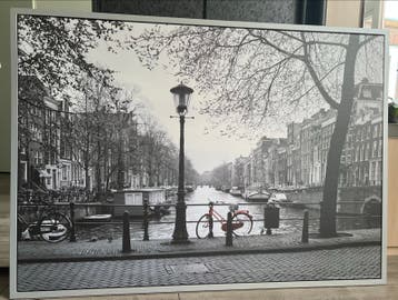 Amsterdam Gracht  Zwart-Wit met Rode Fiets