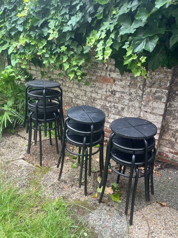 Zwarte metalen krukken - 7 stuks