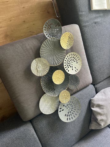Gratis wanddecoratie van metalen cirkels