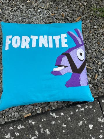 Fortnite kussen met Llama print