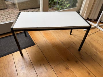 Bijzettafeltje wit met zwart metalen frame