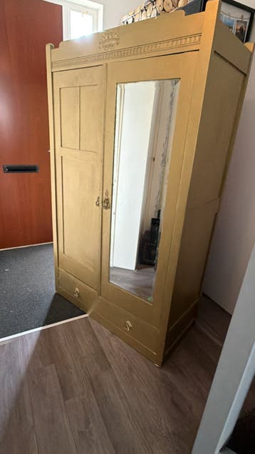 Gratis houten kast/goud