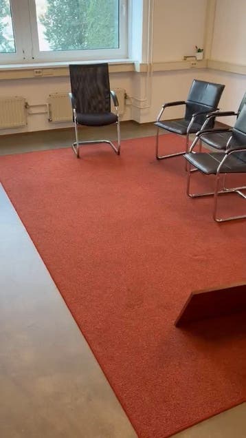 Groot rood kleed, vermoedelijk 3,5x2,5meter