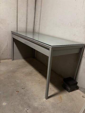 Gratis - ijzeren tafel met glasplaat