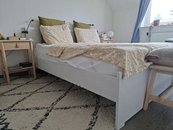 Wit tweepersoonsbed met lattenbodem GRATIS AF TE HALEN