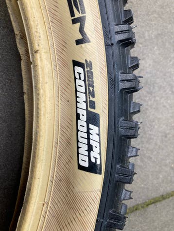 Vee Tire Co. Crown Gem MPC 20x2.6 banden (2 stuks)