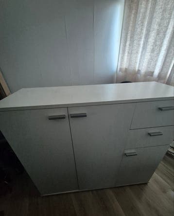 Witte kast met lades en deuren - gratis af te halen