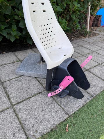 Yepp Achterzitje - Wit/Zwart met Roze Voetsteuntjes
