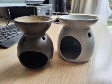2 etherische olie verdampers met 3 flesjes