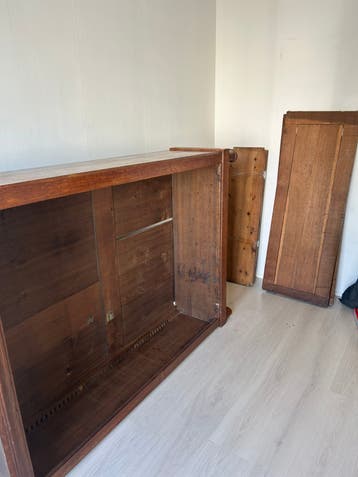 Hele mooie oude kast. Heeft wat liefde nodig