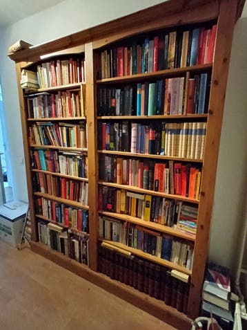 Kast vol boeken.
