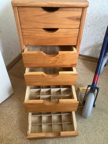 Gratis!! Houten ladekastje met 5 laden, grenenhout
