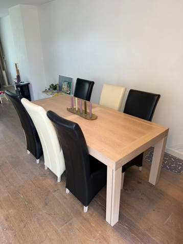 GRATIS, grote eettafel & stoelen//FREE, large dining & table