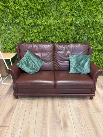 Comfortabele bruine leren tweezitsbank