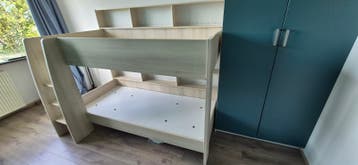 Stapelbed met opbergruimte, gratis op te halen.