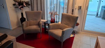2 Moderne stoelen