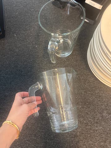 Gratis Glazen schenkkan/waterkan - 2 stuks