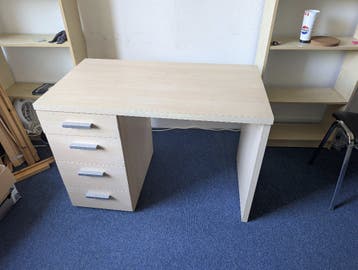 Bureau /  Desk