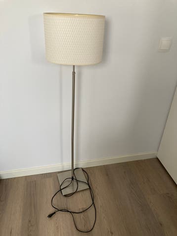 Stijlvolle staande lamp met stoffen kap