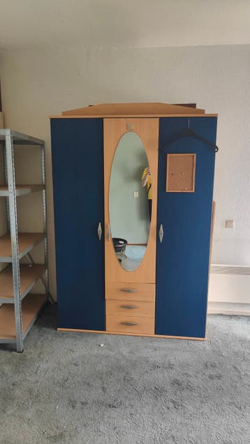 Kledingkast met spiegel en lades