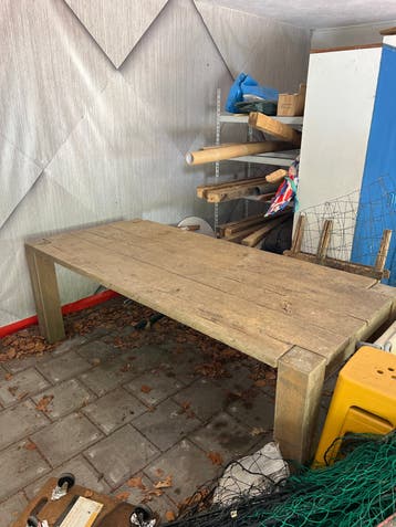 Robuuste Eikenhouten Tafel - Perfect voor Binnen of Buiten