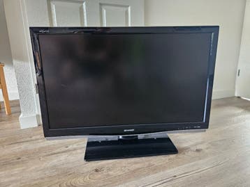 Oudere Sharp televisie ( 37 inch, type LC37X20E)