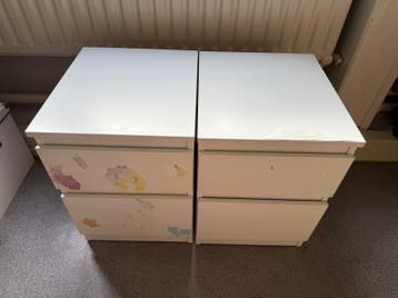 Gratis 2 witte nachtkastjes met lades