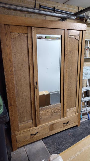 Kast met roede en lades