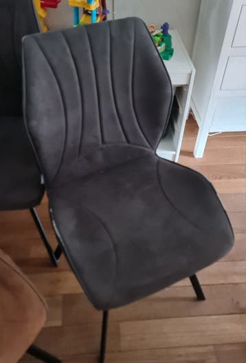 Comfortabele eetkamerstoelen en bankstel